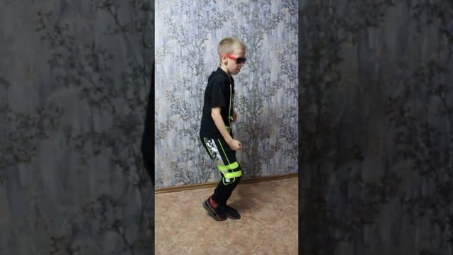 Как научиться танцевать Shuffle - Шафл с нуля! Уроки для детей и начинающих. ***Бонус Движ*** смотреть онлайн