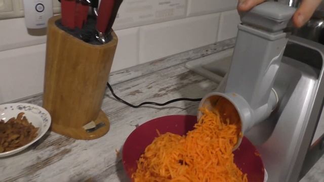 ВАКУУМИРУЕМ МОРКОВЬ И ПЕТРУШКУ ДЛЯ ЗАМОРОЗКИ.ХРАНЕНИЕ ПРОДУКТОВ В МОРОЗИЛКЕ.ВАКУУМАТОР ДЛЯ ДОМА . смотреть онлайн