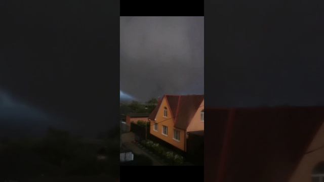 Смерч в клину 28 сентября. Смерч в Курске 2022. Смерч в Курске 18 сентября. Торнадо в Курске 2022. 18 Сентября 2022 года Курск ураган.