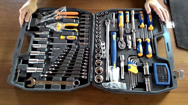 Набор инструментов Kraft KT 700679 - 120 предметов в чемодане - всё для ремонта автомобиля смотреть онлайн