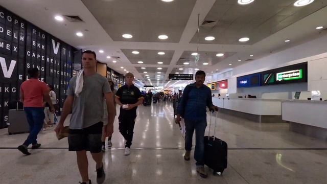 Sydney Kingsford Smith International Airport (SYD) is the main airport of Australia[4K Walking Tour смотреть онлайн