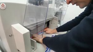 Резка визиток на гильотине Ideal 4850-95
