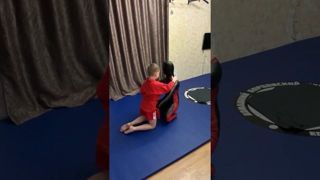 Рычаг локтя Самбо начало с коленок дети 7 8 лет смотреть онлайн