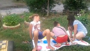 как мы играем в твистер