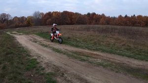 первая покатушка на новом мотоцикле ktm sx 50. Денис (4г)