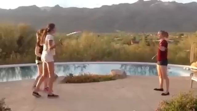 How To Double Dutch- Basics смотреть онлайн