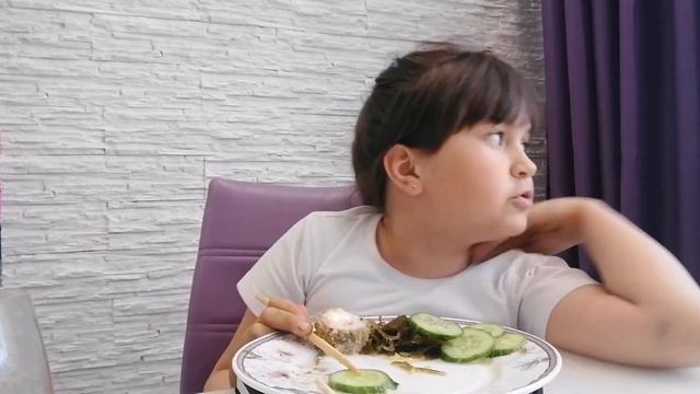 МУКБАНГ/РОЛЛЫ, СУШИ/МОИ ДРУЗЬЯ/ОТВЕТЫ НА ВОПРОСЫ/MUKBANG/SUSHI AND ROLLS смотреть онлайн