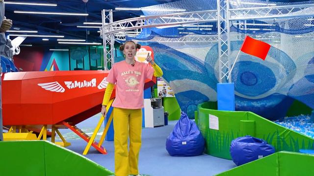 24 часа выживаем в ПОЛ - ЭТО ЛАВА! Экстремальный челлендж в ОГРОМНОМ развлекательном центре смотреть онлайн