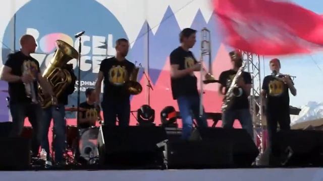 Brevis Brass Band на фестивале Boogel Woogel, в Роза Плато 1170м смотреть онлайн