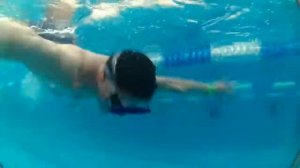 Подводные трюки в бассейне