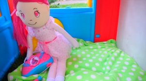 Настя и весёлые видео про живые игрушки