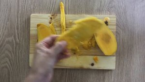 Как нарезать манго кубиками