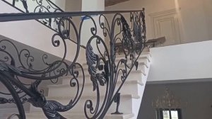 Кованые перила и ограждение второго этажа "Французский отель"