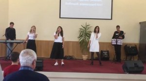 Наш Бог всемогущий царствует