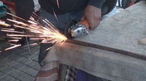 Как отрезать трубу болгаркой не напрягаясь