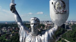 Стирают историю: как изменился монумент «Родина-мать» в Киеве