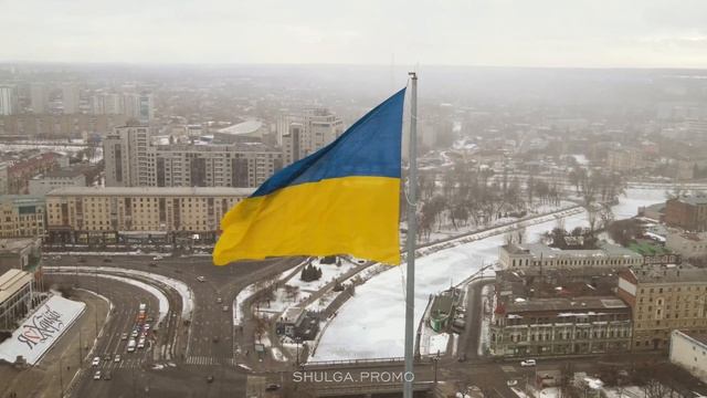 В Харькове заменили флаг на самом высоком флагштоке