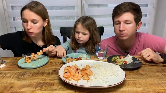 МУКБАНГ ШАШЛЫЧКИ ИЗ КРЕВЕТОК С РИСОМ | НАШЛИ ОГРОМНЫЙ КАШТАН смотреть онлайн