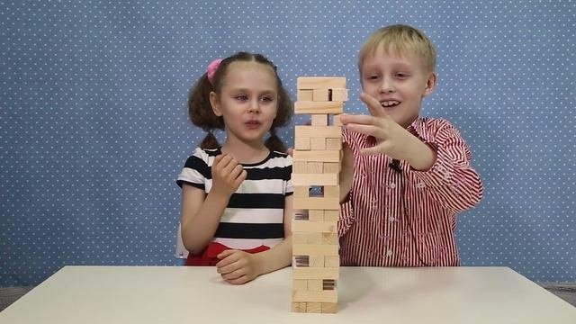 Как дети играют в дженгу (jenga) БАШНЯ (джанго). Челлендж. Вызов.
