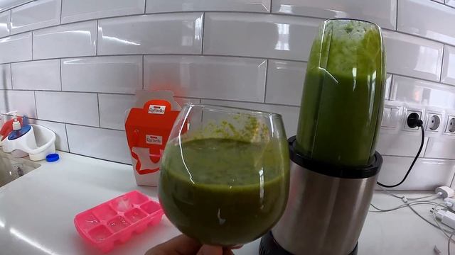 Собака очень боится щекотки / Смешные собаки смотреть онлайн