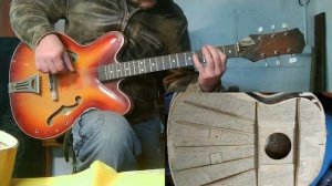 Пластиковая советская гитара «Мария»