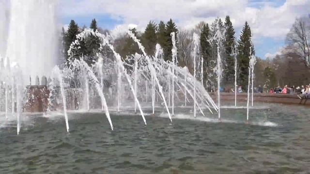 00024/Санкт-Петербург. Приморский Парк Победы. Центральный фонтан. 14.05.2017 смотреть онлайн