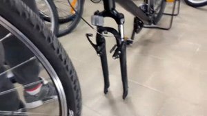 Мотовело Град . Как снять и надеть переднее  велосипедное колесо с  V-brake с черной вилкой .