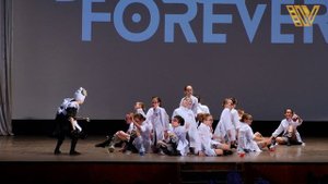 Хореографический ансамбль «ГРАЦИЯ». Танец - «ТЕ ЕЩЁ УЧЁНЫЕ».