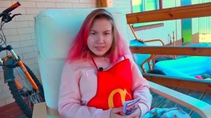 Гигантский ХэппиМил Светы и Богдана // Твиксики