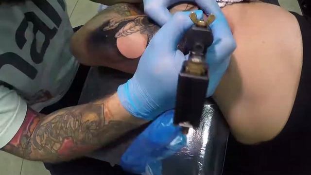 набиваю и паралельно свожу татуировку смотреть онлайн