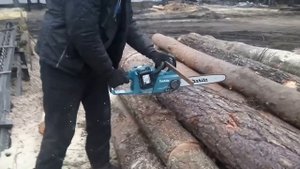 Cordless Chain Saw Makita DUC 353Z Test