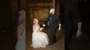 Свадебный танец превратился в ММА