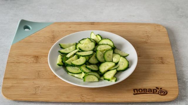 Салат из молодой капусты