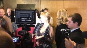 Валерия о чем то быстро говорит, Канделаки отдыхает