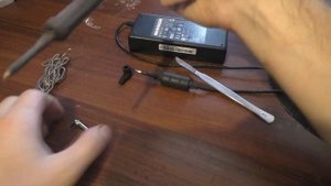 штекер блока питания ноутбука