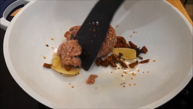 Китайская кухня.  Сельдерей с фаршем по-китайски.  芹菜牛肉末