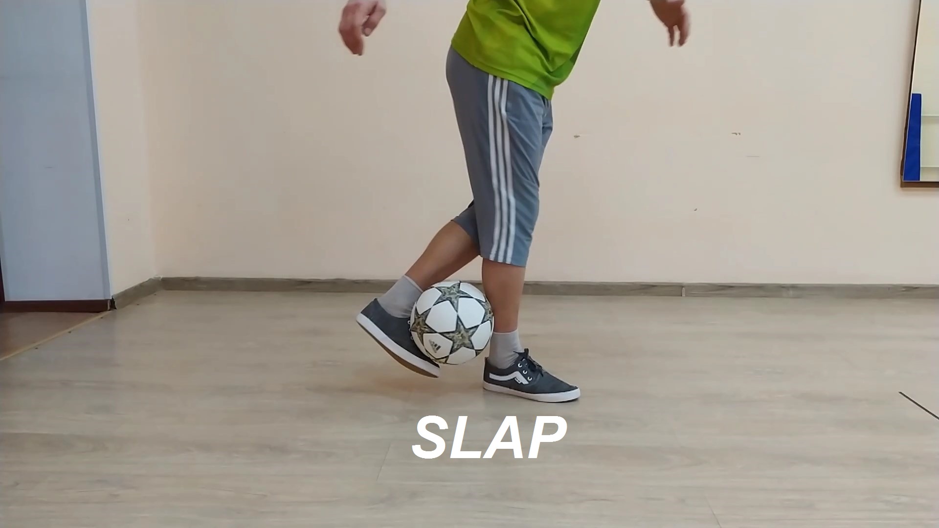 Slap balls. Упражнения на слэп. 2 Мячика трюк. Финт отскок от опорной. Прекрасный трюки в футбол.