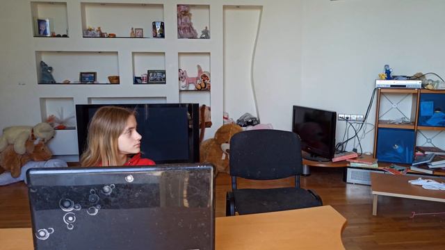 ЧЕЛОВЕК С ПЕРЕВЕРНУТЫМ ЛИЦОМ гонится за нами! смотреть онлайн