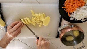 Ужасная Уха из шпрот. Кто нибудь будет Это есть?  Суп со шпротами  очень необычный  рыбный суп.