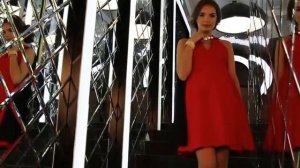 Красное платье с необыкновенной накидкой от Daminika