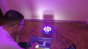 Как управлять световым прибором по DMX? На примере Led Par и пульта в режиме расчески.