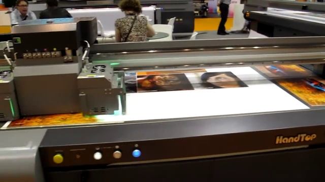 Широкоформатный планшетный УФ принтер HandTop 1610 FG5 смотреть онлайн