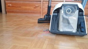 Vacuuming up dust and dirt with Miele cx1