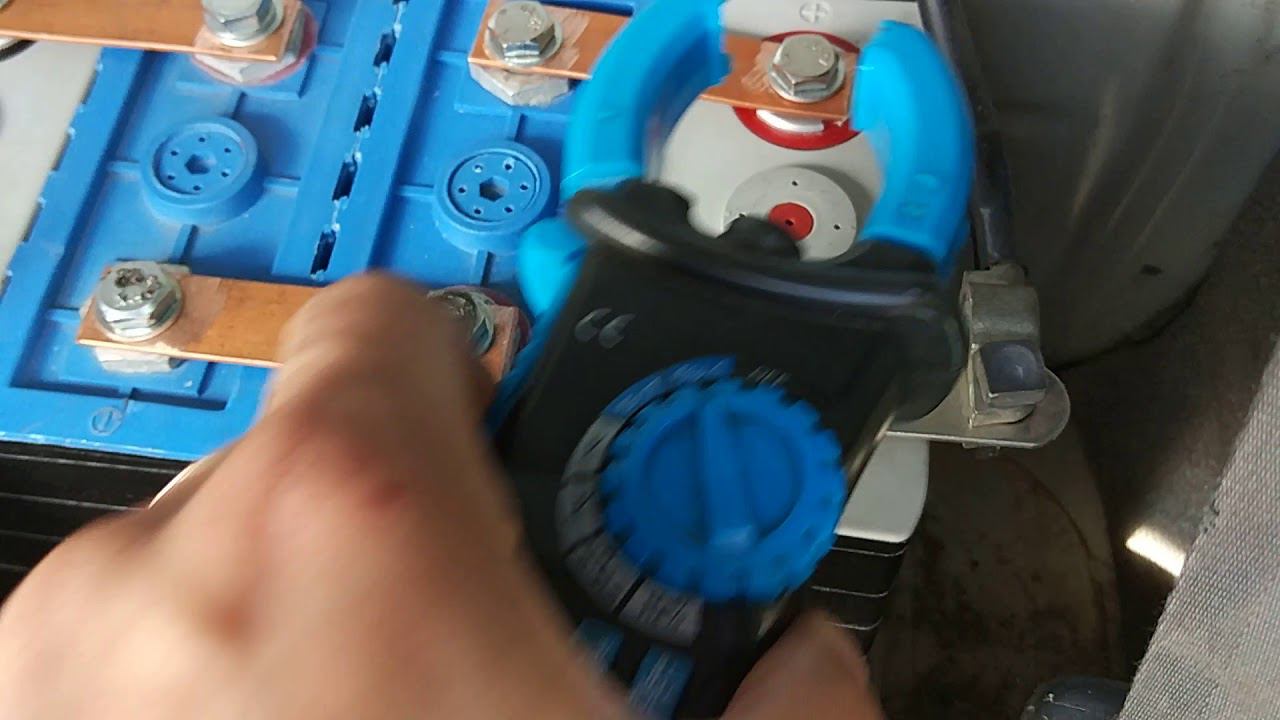 Литий и УАЗ. 400 Ампер! А ему хоть бы хны. LTO курит в сторонке. смотреть онлайн