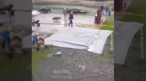 Тушение огня противопожарным полотном