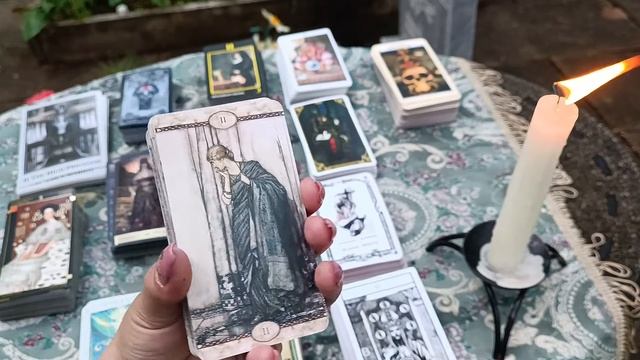 КАК НАУЧИТЬСЯ ГАДАТЬ НА КАРТАХ ТАРО? смотреть онлайн