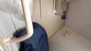 Место для багажа в вагоне двухэтажного поезда РЖД