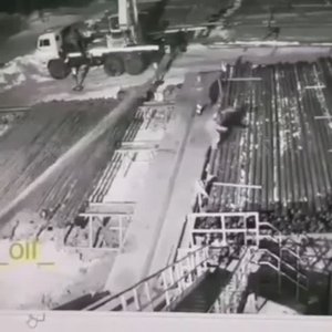 Жесть! С кермака сорвалась труба и снесла помбура😳