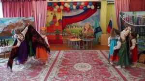 танец с платками "Русские узоры"