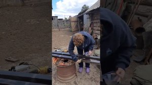 Обезжириваю столбы перед покраской